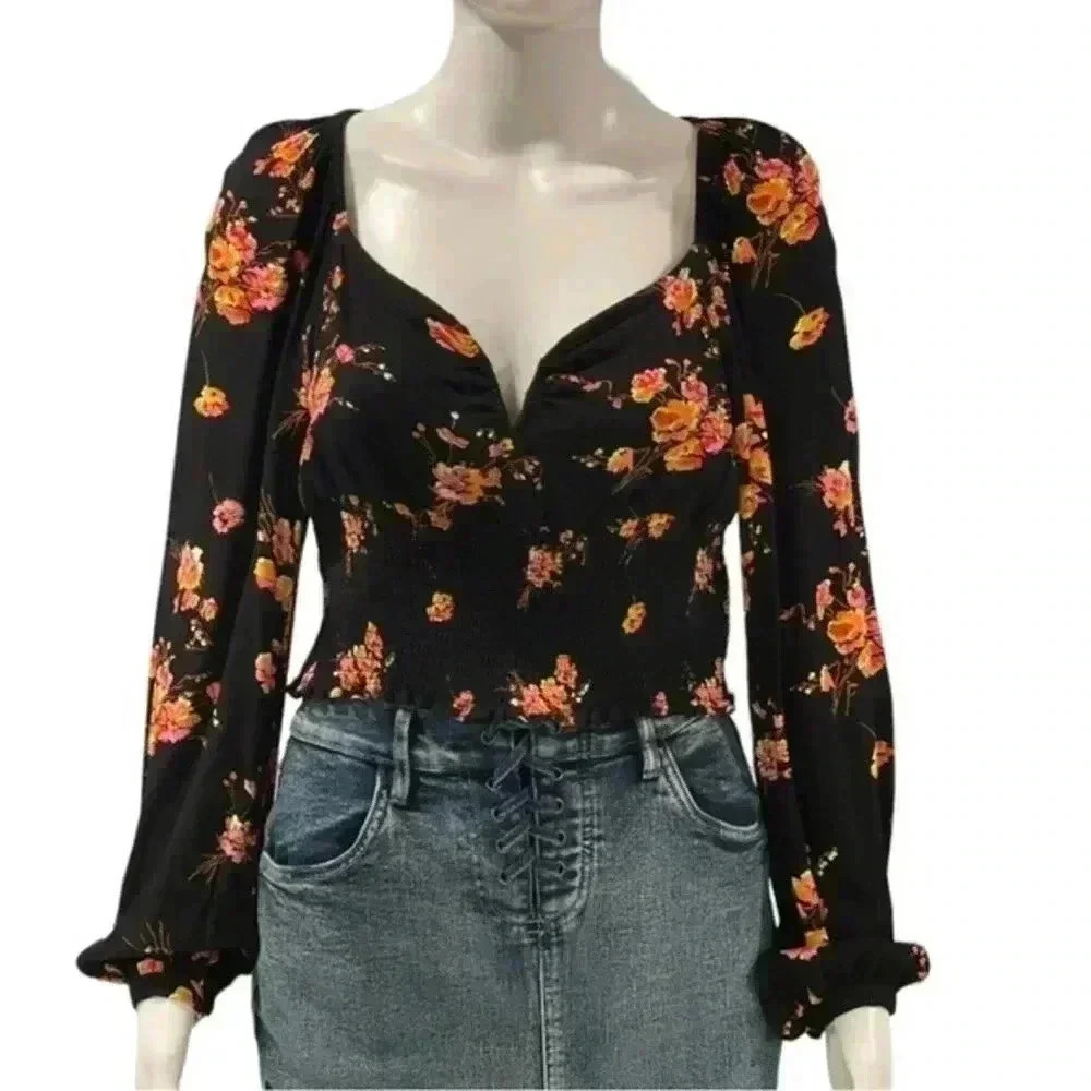 LEITH Black Floral Crop Long Sleeve top‎